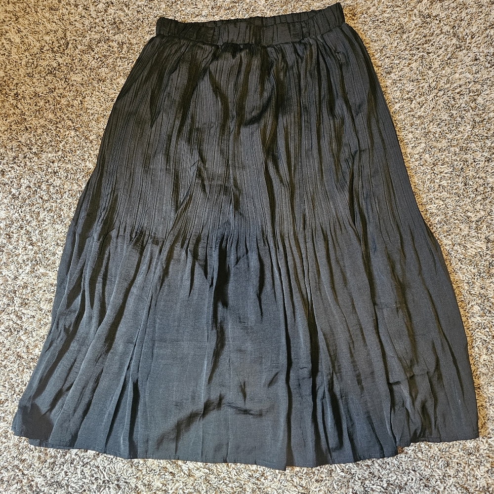 She & Sky Pleated Midi Skirt